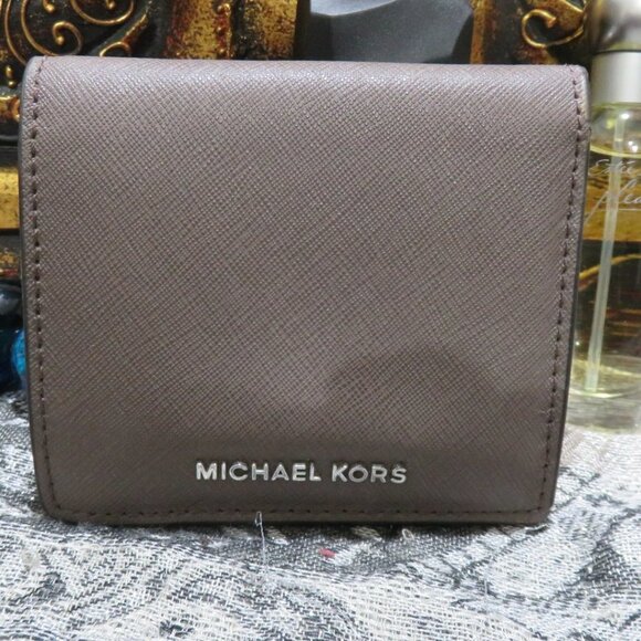 MICHAEL KORS Cream Pale Pink compact wallet - Picture 1 of 7